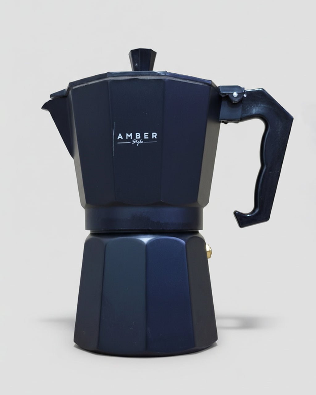 Cafetera italiana tipo Moka de 6 tazas en acabado negro mate elegante de la marca Alma de Mariposa.